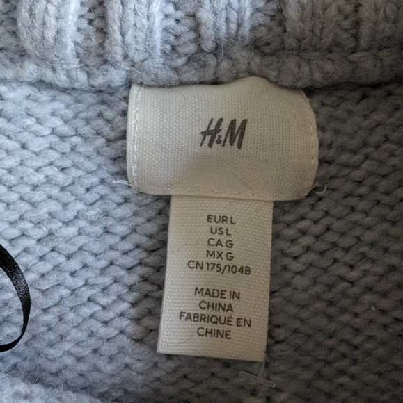 Pretty light blue h&m sweater - Picture 2 of 5